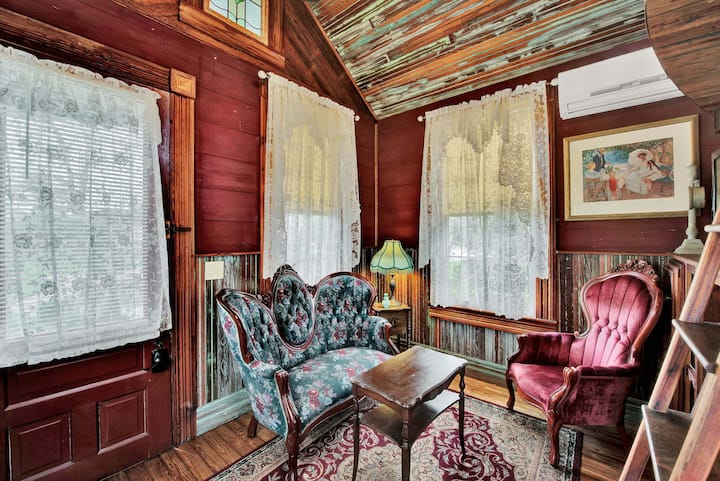 Victorian Tulip - B&B Getaway in Pasadena, Tx - Airbnb