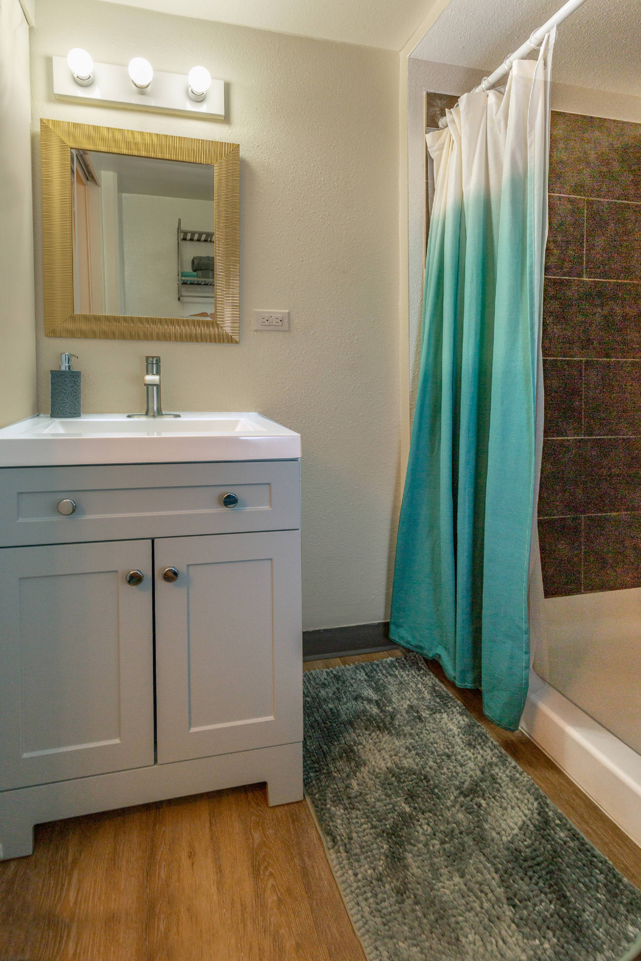 Condo in Honolulu · ★4.66 · Studio · 1 bed · 1 private bath - Image 6