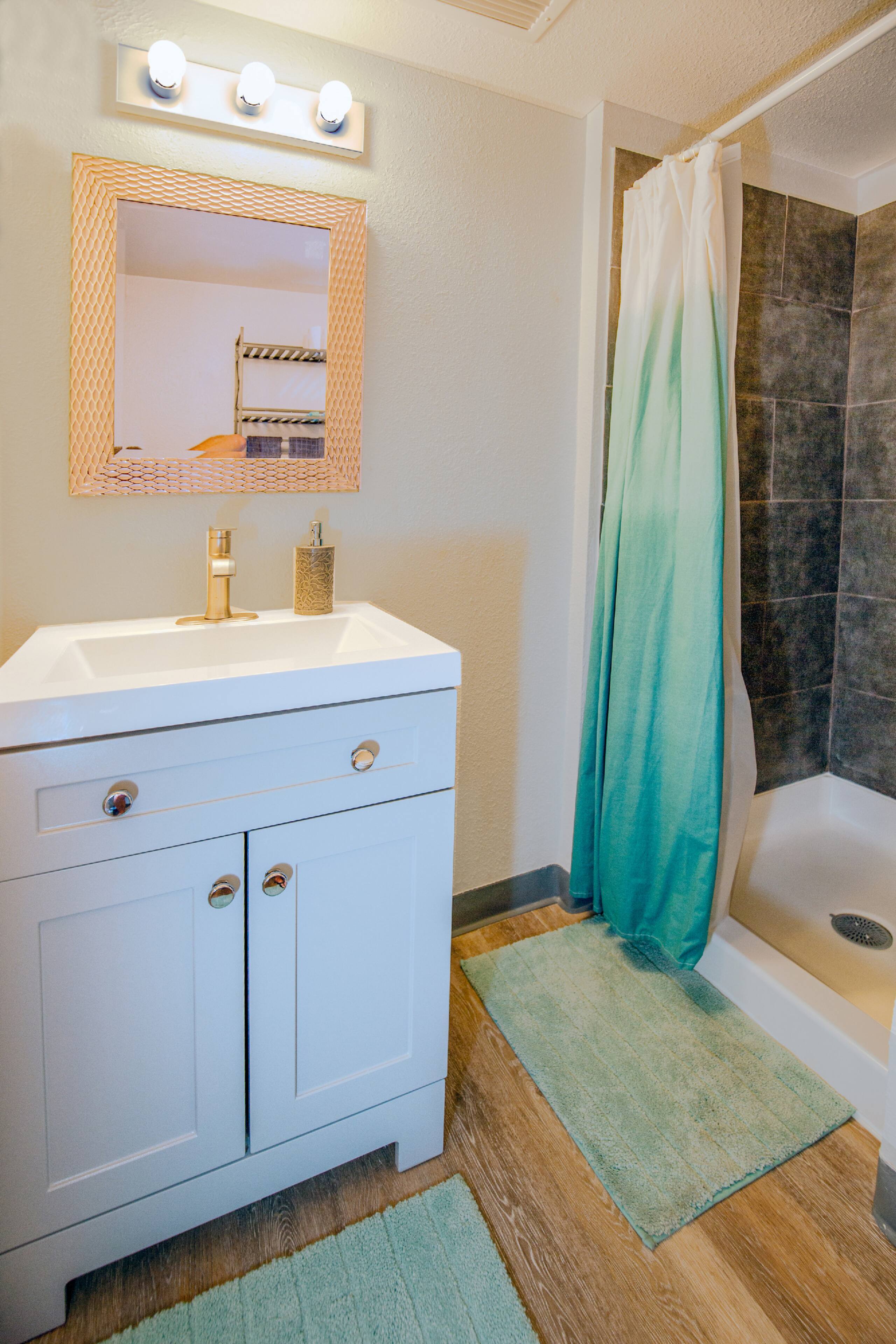 Condo in Honolulu · ★4.66 · Studio · 1 bed · 1 private bath - Image 12