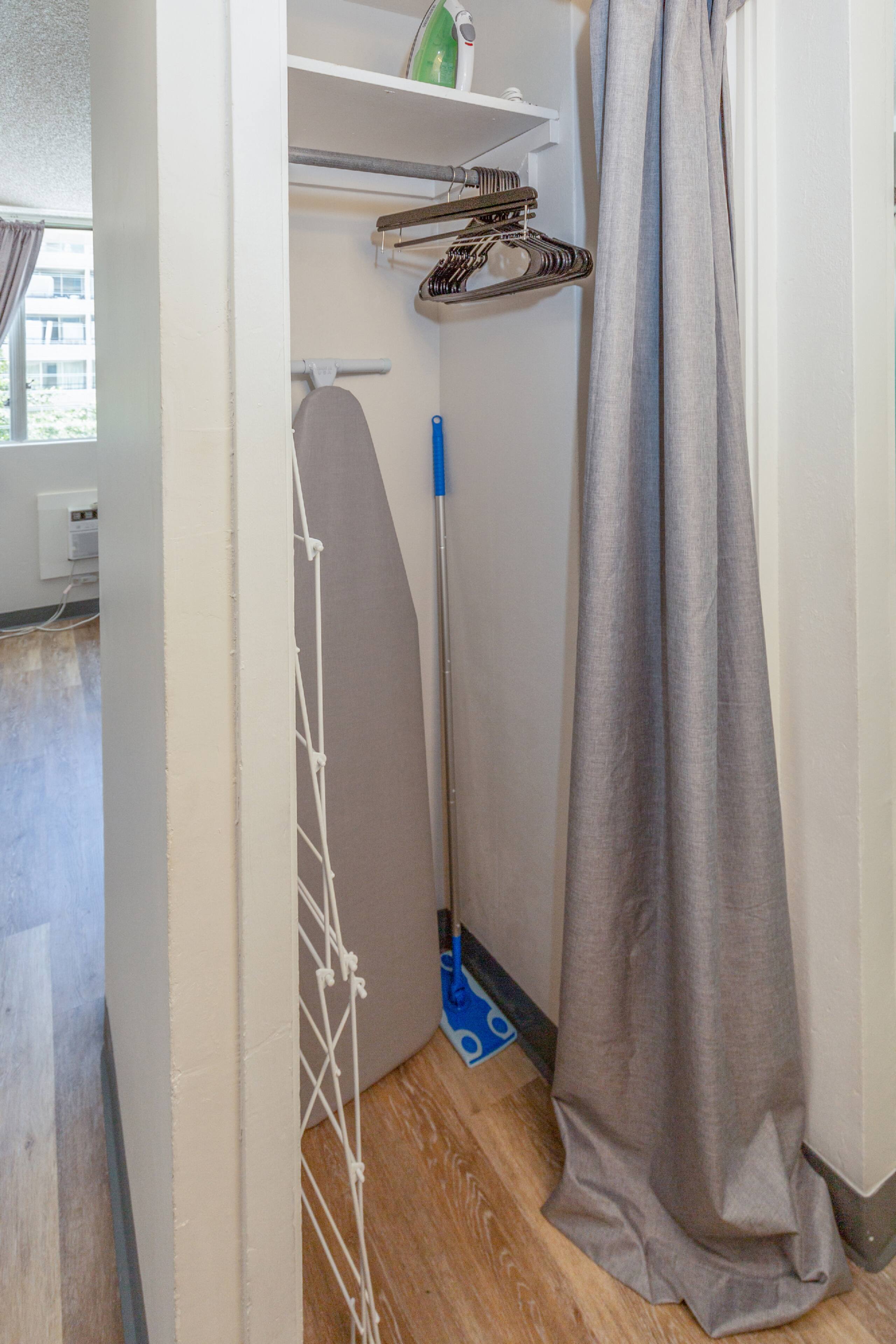 Condo in Honolulu · ★4.66 · Studio · 1 bed · 1 private bath - Image 8