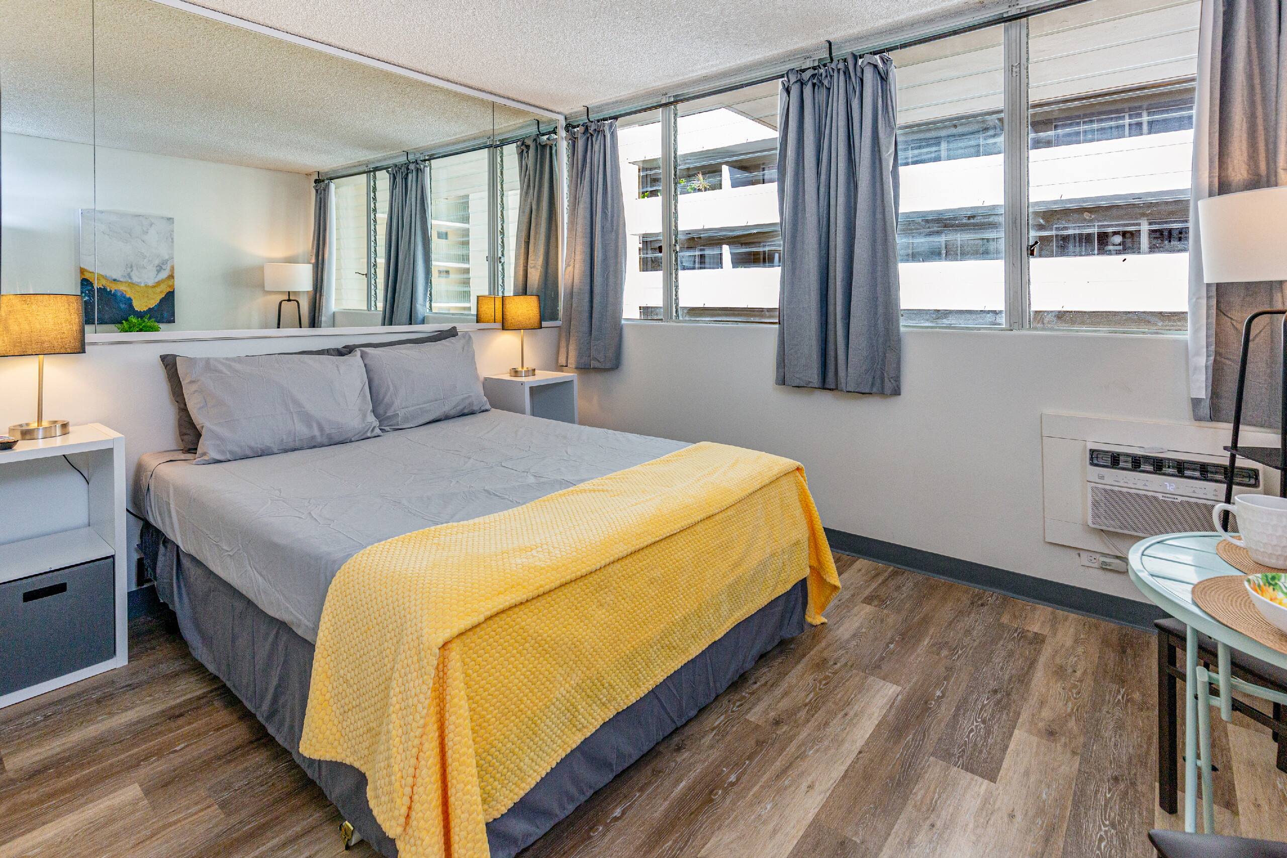 Condo in Honolulu · ★4.66 · Studio · 1 bed · 1 private bath - Image 10