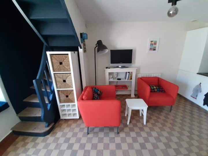 Ti Maen (Maison En Pierre), Commerces Et Parking. - Pordic