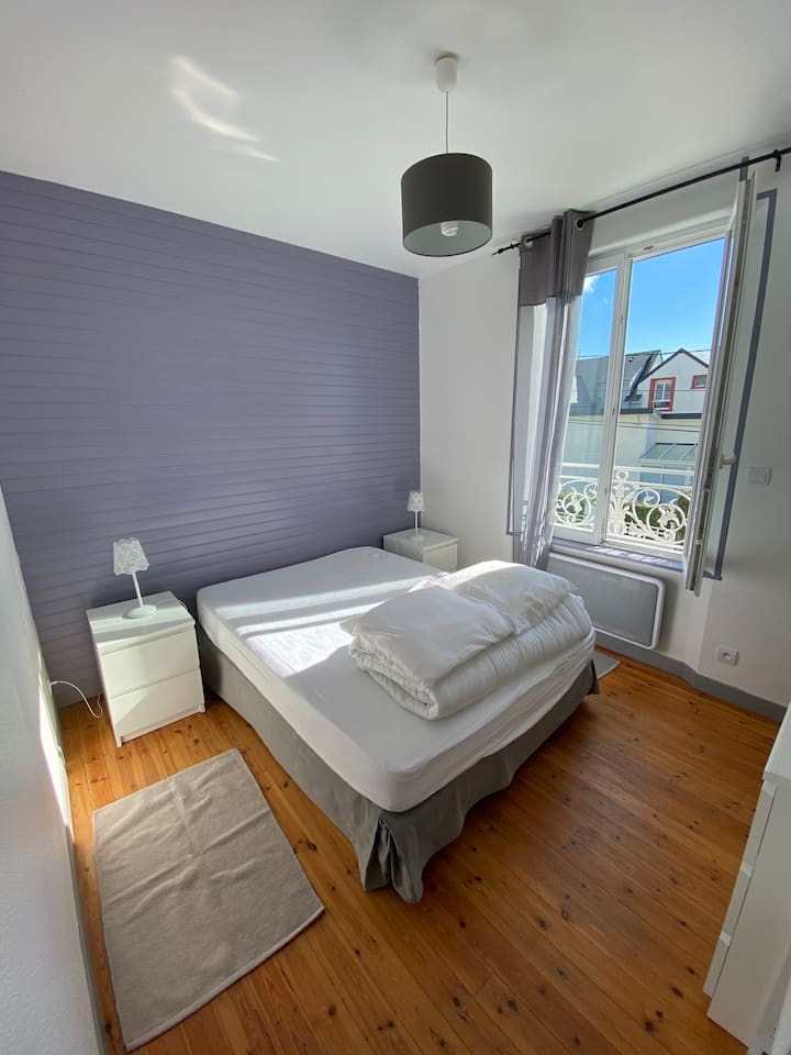 2. spavaća soba s 1 krevetom 140 malih garderoba, komoda i 1 umivaonik