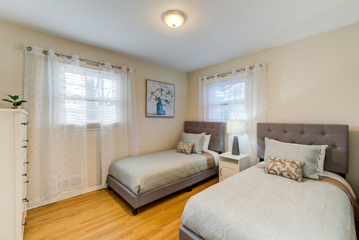 Спална соба бр. 4 со два брачни кревета 