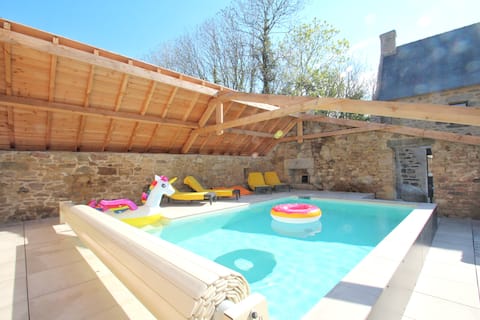 Top performing Airbnb: Villa with heated pool closed to the beach in Kerlouan