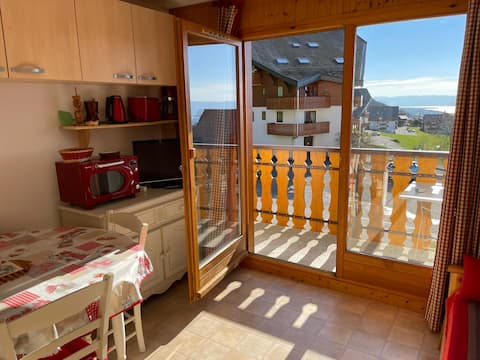 Top performing Airbnb: bright studio for 4 people with lake view in Thollon Les Mémises