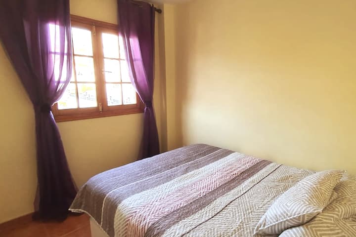 ห้องนอนพร้อมเตียง 1 หลังครึ่ง (120x210)