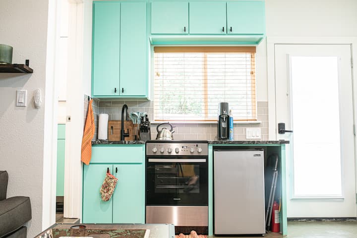 New Modern Garage Apartment In East Austin! - Austin, TX