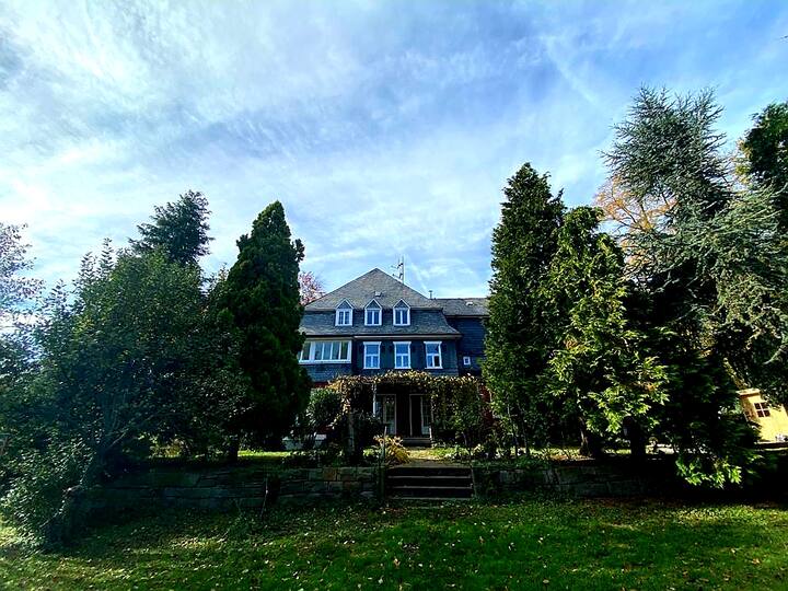 Incredible apartment in director's villa, 125 m2 Condominiums for