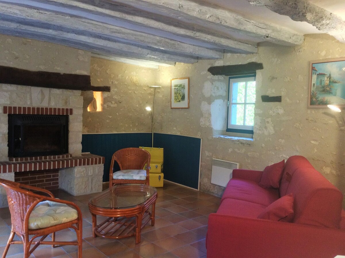 obývacia izba s kabrioletom. Veľká manželská posteľ a veľmi kvalitný matrac