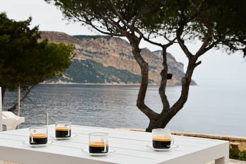 Top Airbnb: Independent beachfront studio – La Bressière à Cassis