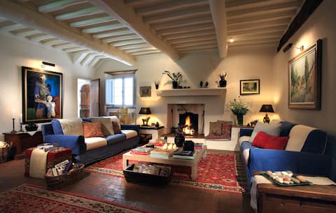 Successful Airbnb property: Villa among olive trees, Private pool in Camaiore