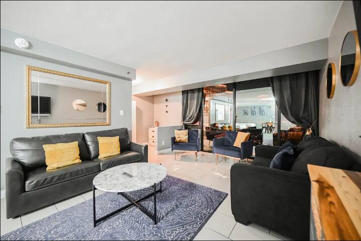 3BD PH On the Strip, Panoramic VIEWS, Sleeps 16 gallery image 4