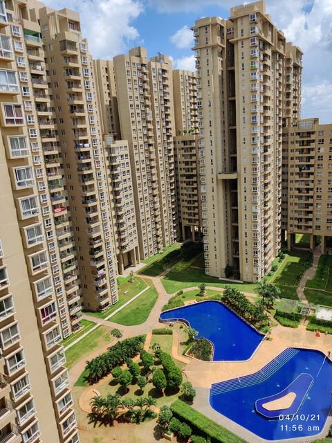 Luxurious 2 bedroom 1 study apartment near Manayta