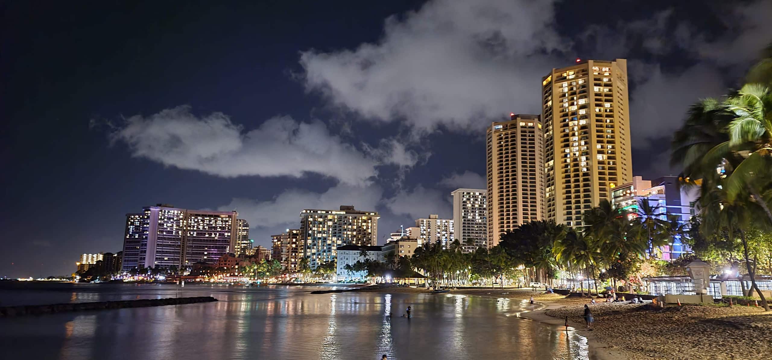 Condo in Honolulu · ★4.84 · 1 bedroom · 2 beds · 1 private bath - Image 11