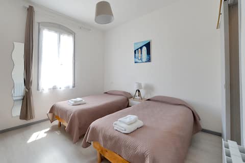 "COMME A LA MAISON" Quéribus room