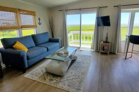 Popular Airbnb listing: Bayfront Cottage w/ Amazing Views in West Ocean City