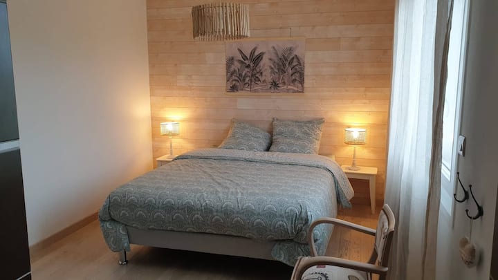 Спална соба со кревет од 160