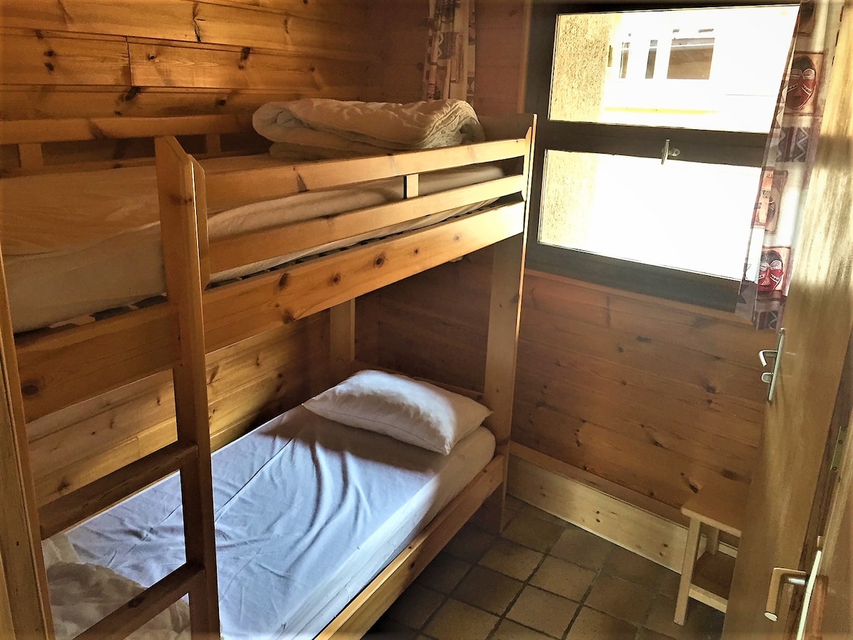 Résidence L'écrin :  chambre avec  salle d'eau rdc