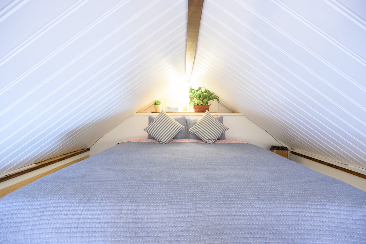 We believe good rest is important!  The cleverly lofted king-size bed allows for ample comfort in this tiny home.