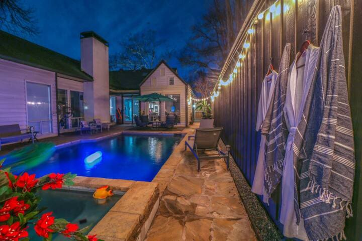 Casa Azul 💙 King 🛏 , Pool, Spa, Shops + We 💙 Dogs!