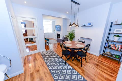 Top performing Airbnb: Sunnyside Up - Ormeau Townhouse Belfast in Ormeau