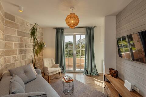 Stylish Mini-House with Garden & Beach