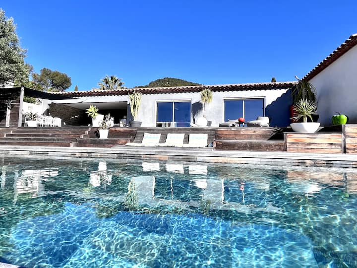 Villa De Plein Pied Vue Mer à Hyeres Carqueiranne - France