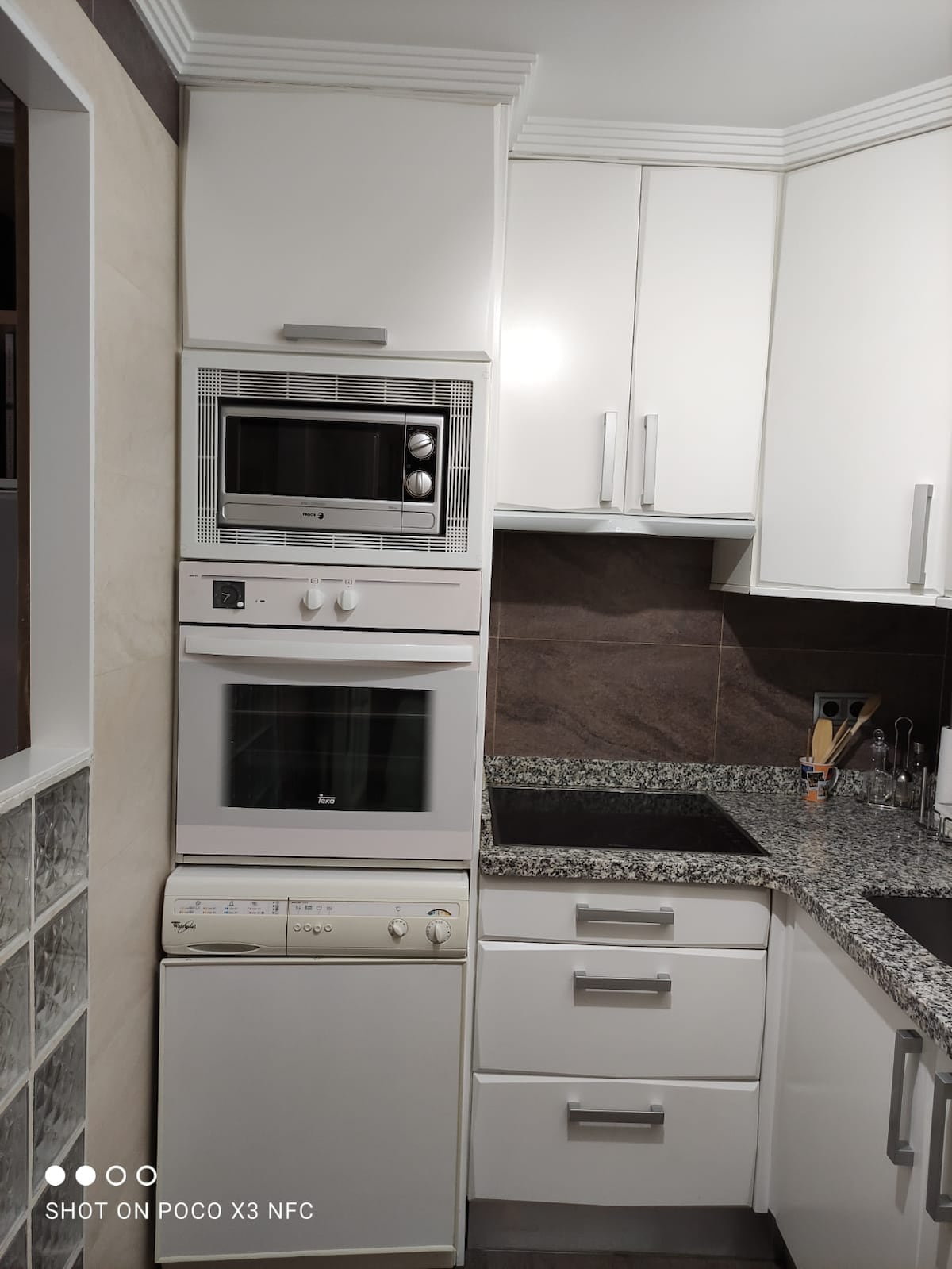 Apartment in the heart of downtown + optional garage 4