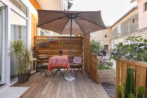 Spacious loft studio with terrace, central.