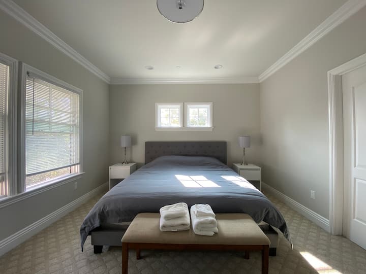 chambre principale avec lit King Size