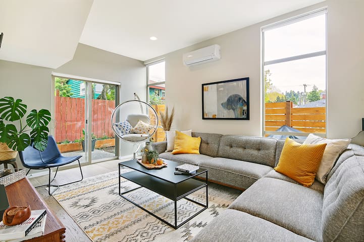 The Gus | Rooftop Hot Tub | 3 BR/2 BTH | Peloton gallery image 3