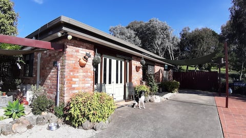 Little Neuk - Views, trails and waggy tails