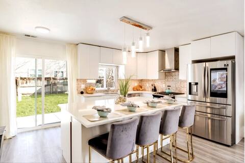 The Lake House, Modern Cozy Family-Friendly Haven