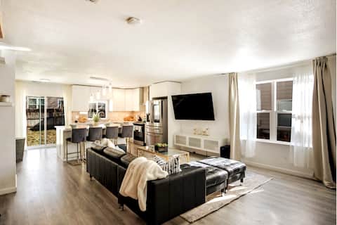 The Lake House, Modern Cozy Family-Friendly Haven