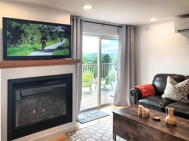 Fully Renovated, Mountain View, 3 Bedrooms, Pool - Stowe, VT