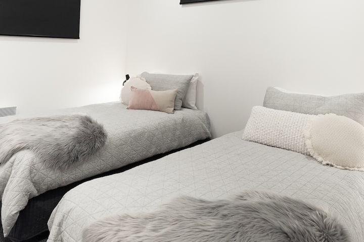 Bedroom 2 can be configured as another king bed or 2 or 3 single beds. 