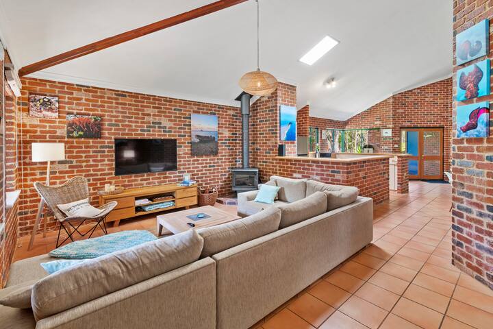 Berties Beach House gallery image 3