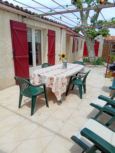 Quiet cottage, air conditioning, pool