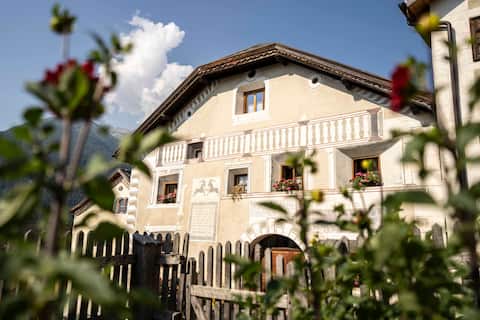 Apartment Tuor with historical court room