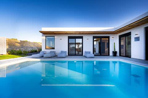 Sardines Luxury Villa 2-Private Heated Pool,garden
