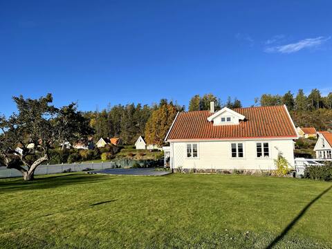 Large house, secluded by the sea