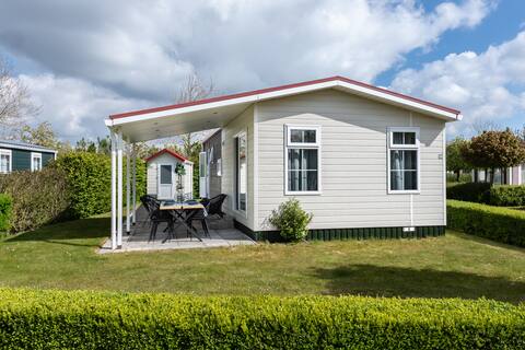 Luxury 5-person chalet on family campsite