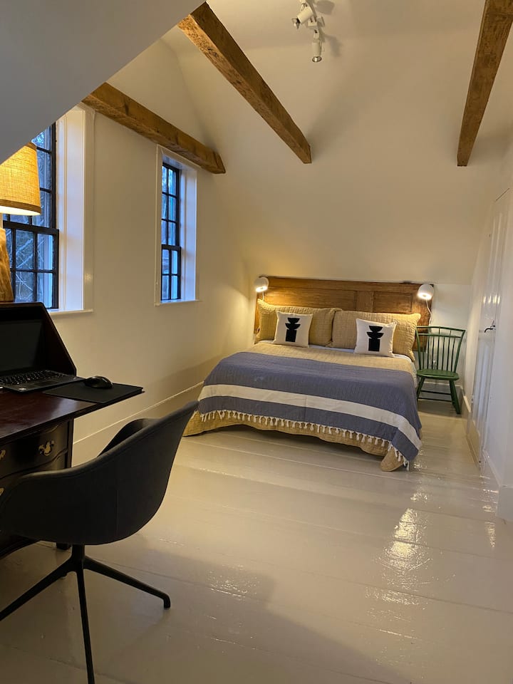 楼上卧室（标准双人床） 