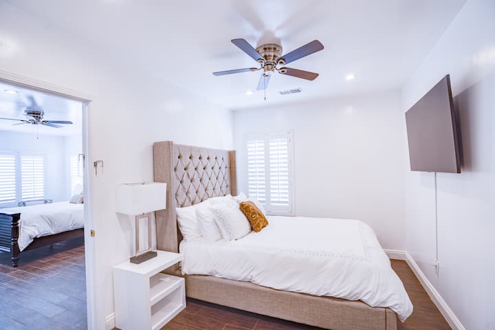 غرفة النوم 5 (الطابق العلوي، بجوار غرفة النوم 3)