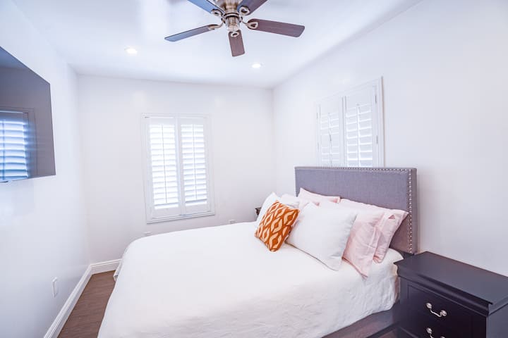 غرفة النوم 7 (الطابق العلوي) 