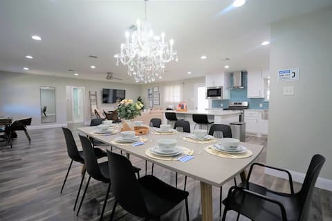 Hot Spa retreat, game room, close to Stockyards!