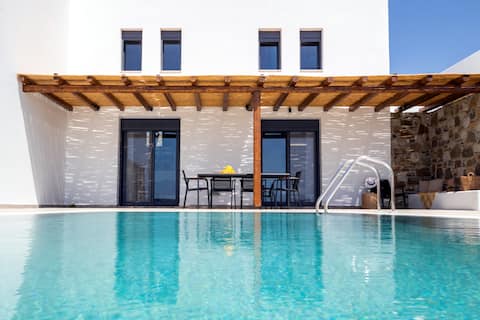 Cato Agro 4, Seafront Villa with Private Pool