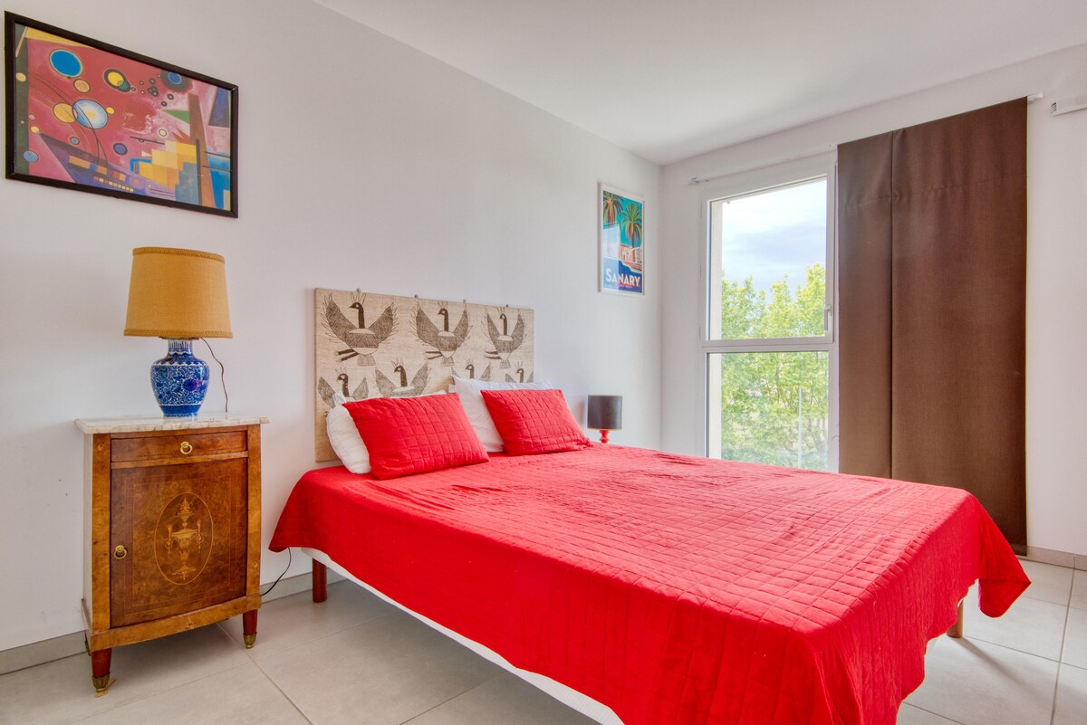 חדר עם מיטה זוגית 