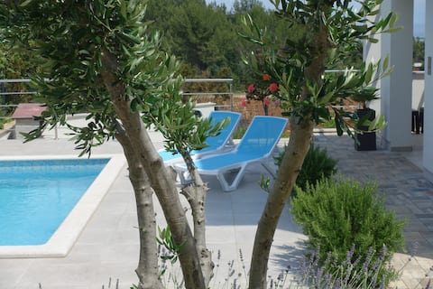Villa MARE - 10m pool, sea view, 4 bedrooms